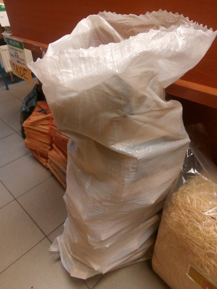 Dřevěné odřezky na podpal v pytli - 15 - 20 kg